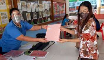 โรงเรียนดรุณากาญจนบุรีแจกเอกสารผลการเรียน